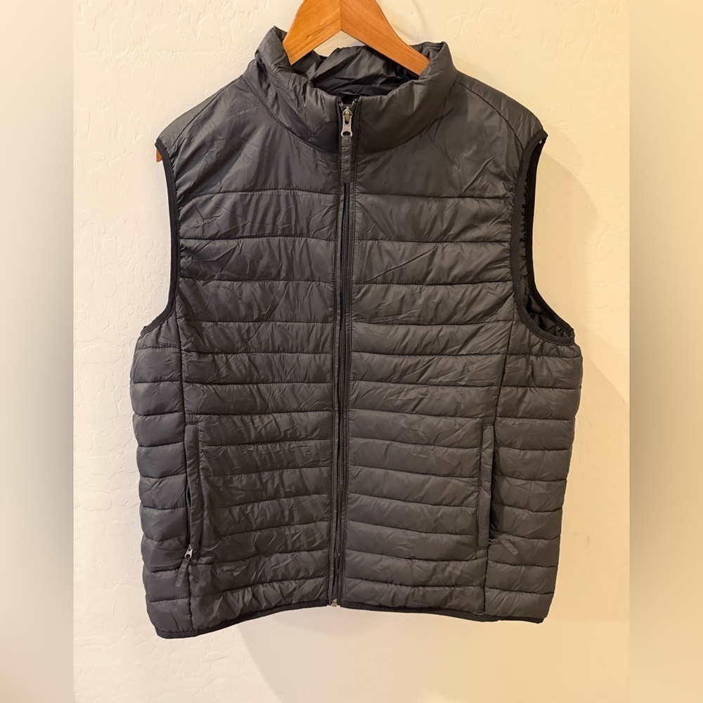 Amazon Essentials Black Puffer Vest – Size XL